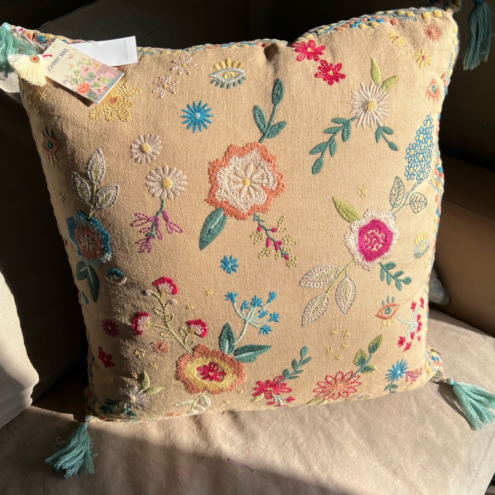 JOHNNY WAS Martine Linen Embroidered Pillow Case Cushion Tasseled Corner Flo